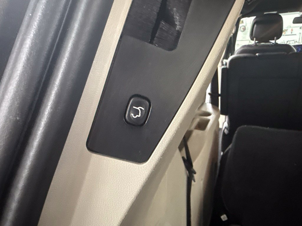 Used 2019 Dodge Grand Caravan SXT FWD image 14