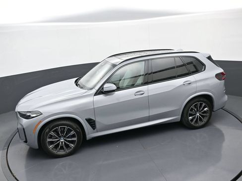 Used 2024 BMW X5 xDrive40i w/ M Sport Package AWD/4WD image 32