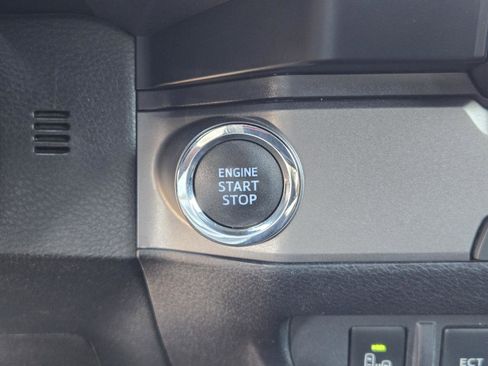 Used 2021 Toyota Tacoma TRD Sport w/ Technology Package image 11