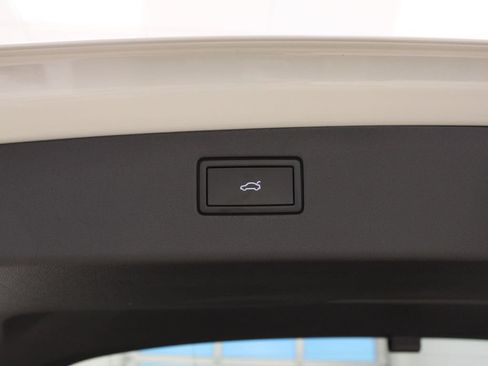 Used 2026 Volkswagen Tiguan SE R-Line FWD image 36