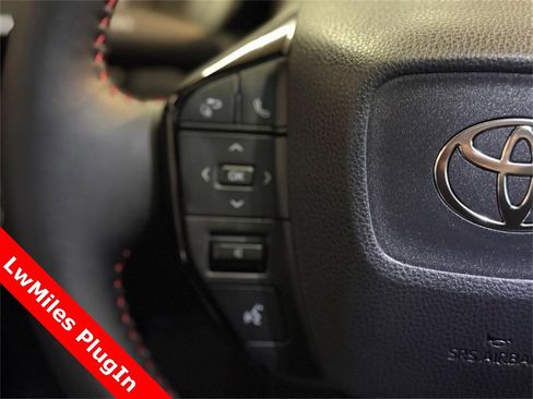 Used 2025 Toyota Prius Plug-In Hybrid image 19