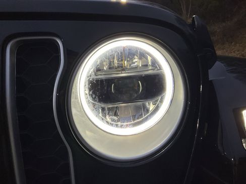 Used 2023 Jeep Wrangler Unlimited Sahara w/ Cold Weather Group image 30