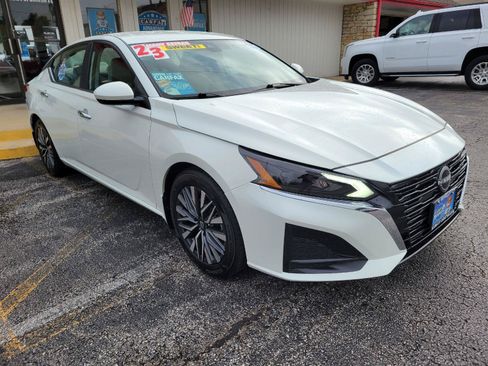 Used 2023 Nissan Altima 2.5 SV FWD image 3