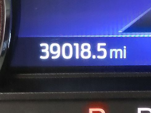 Used 2022 Ford Explorer XLT w/ Equipment Group 202A image 19