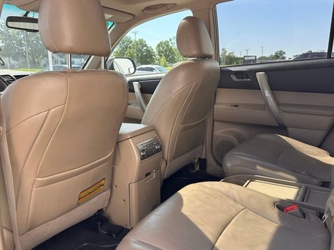 Used 2011 Toyota Highlander SE w/ Tow Pkg AWD/4WD image 15