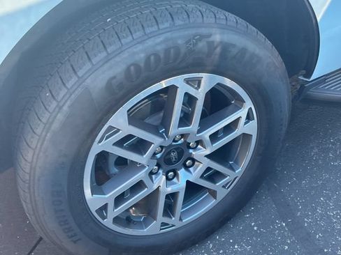 Used 2025 Ford Expedition Active RWD image 5
