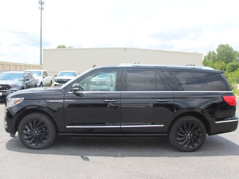 Used 2020 Lincoln Navigator L Reserve AWD/4WD image 3