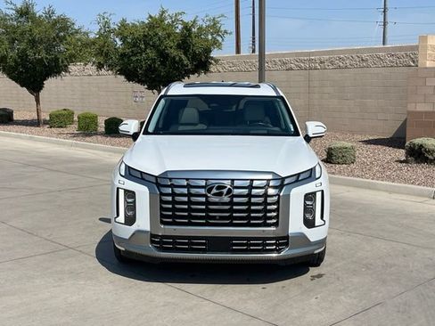 Used 2024 Hyundai Palisade Calligraphy FWD image 2