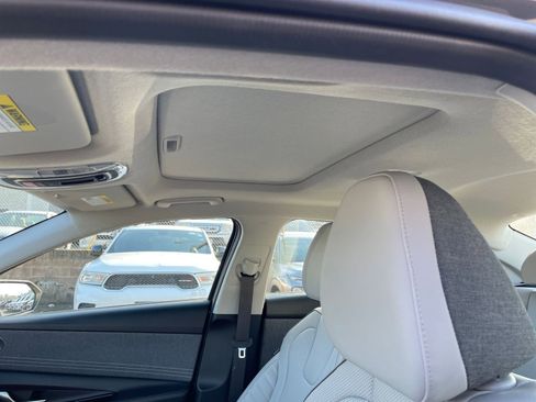 Used 2025 Hyundai Elantra Limited image 30