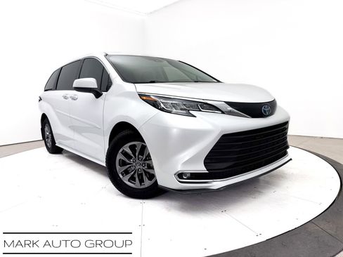 Used 2023 Toyota Sienna XLE w/ Protection Package (TMS) FWD image 1