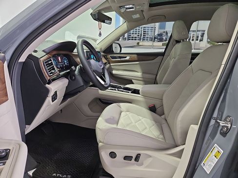 New 2026 Volkswagen Atlas SE FWD image 17