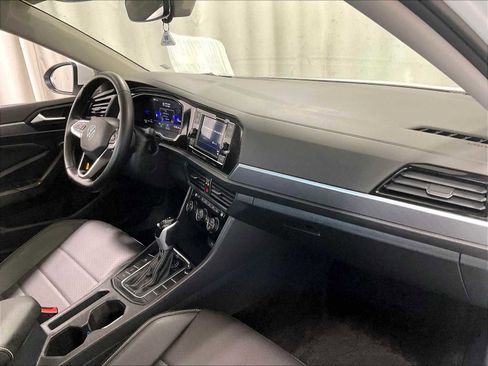 Used 2024 Volkswagen Jetta SE w/ Panoramic Sunroof Package image 14