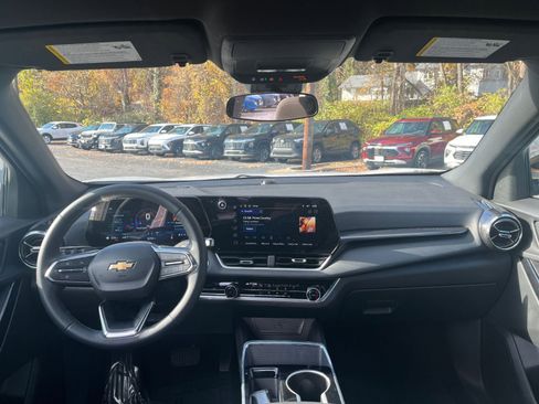 Used 2025 Chevrolet Equinox LT image 27