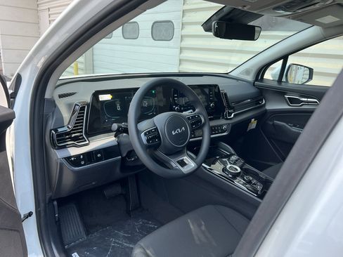 New 2025 Kia Sportage LX image 9
