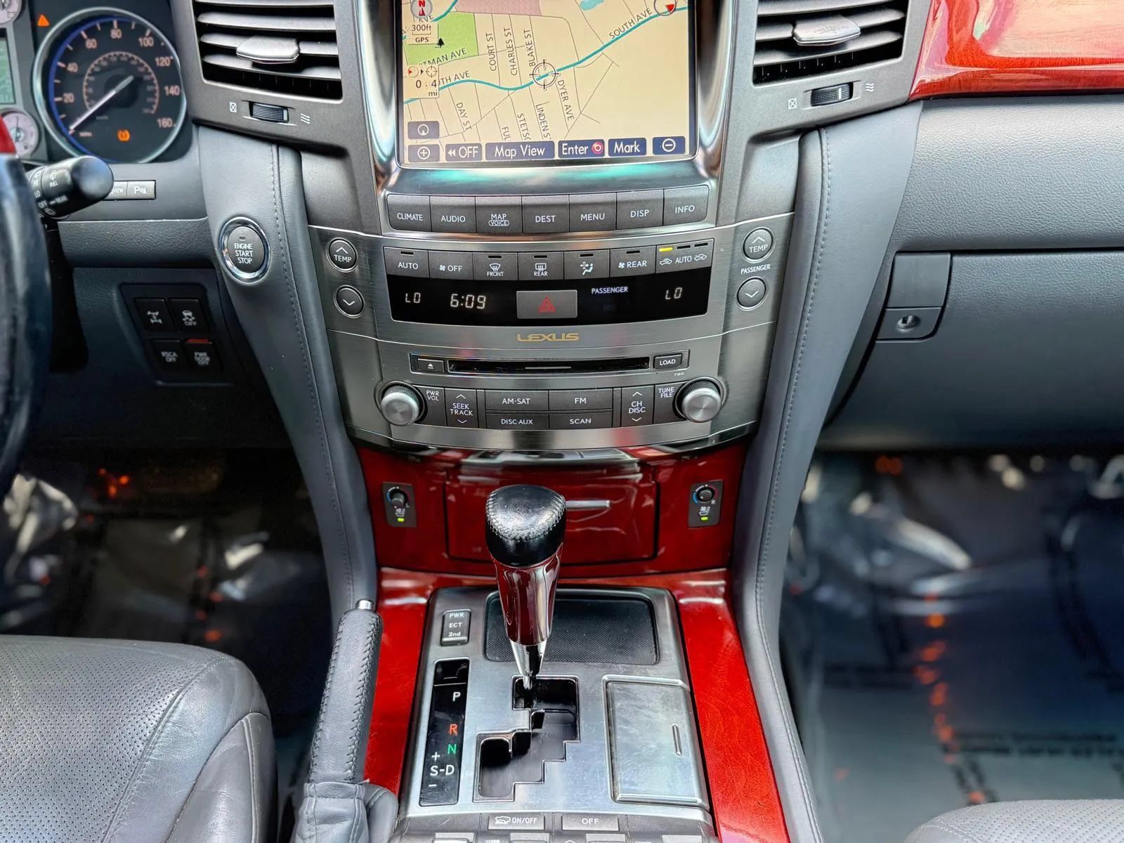 Used 2008 Lexus LX 570 4WD image 25