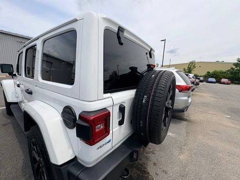 Used 2022 Jeep Wrangler Unlimited Sahara AWD/4WD image 5