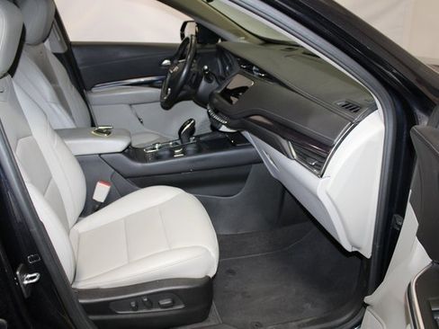 Certified 2022 Cadillac XT4 Luxury w/ Cold Weather Package image 11