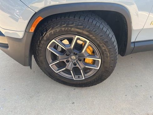 Used 2024 Rivian R1S Launch Edition image 13