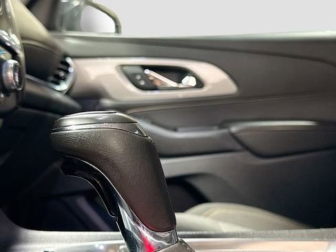 Used 2020 Chevrolet Traverse LT w/ Driver Confidence II Package image 18