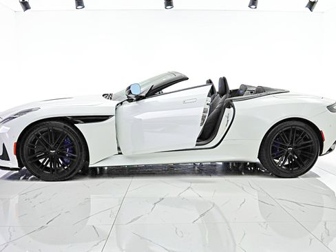 Used 2024 Aston Martin DB12 Convertible RWD image 4