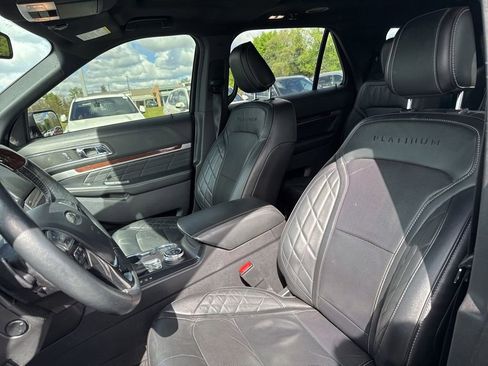 Used 2019 Ford Explorer Platinum AWD/4WD image 9