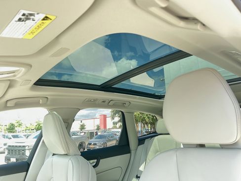 New 2026 Volvo XC60 B5 Ultra w/ Climate Package image 24