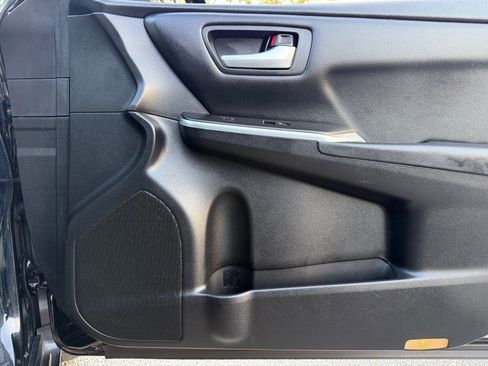 Used 2016 Toyota Camry SE image 40