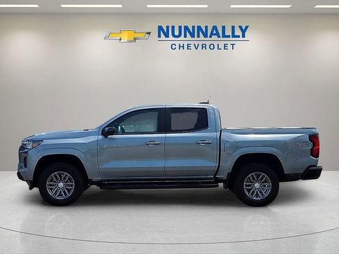Used 2023 Chevrolet Colorado LT w/ LT Convenience Package II AWD/4WD image 2