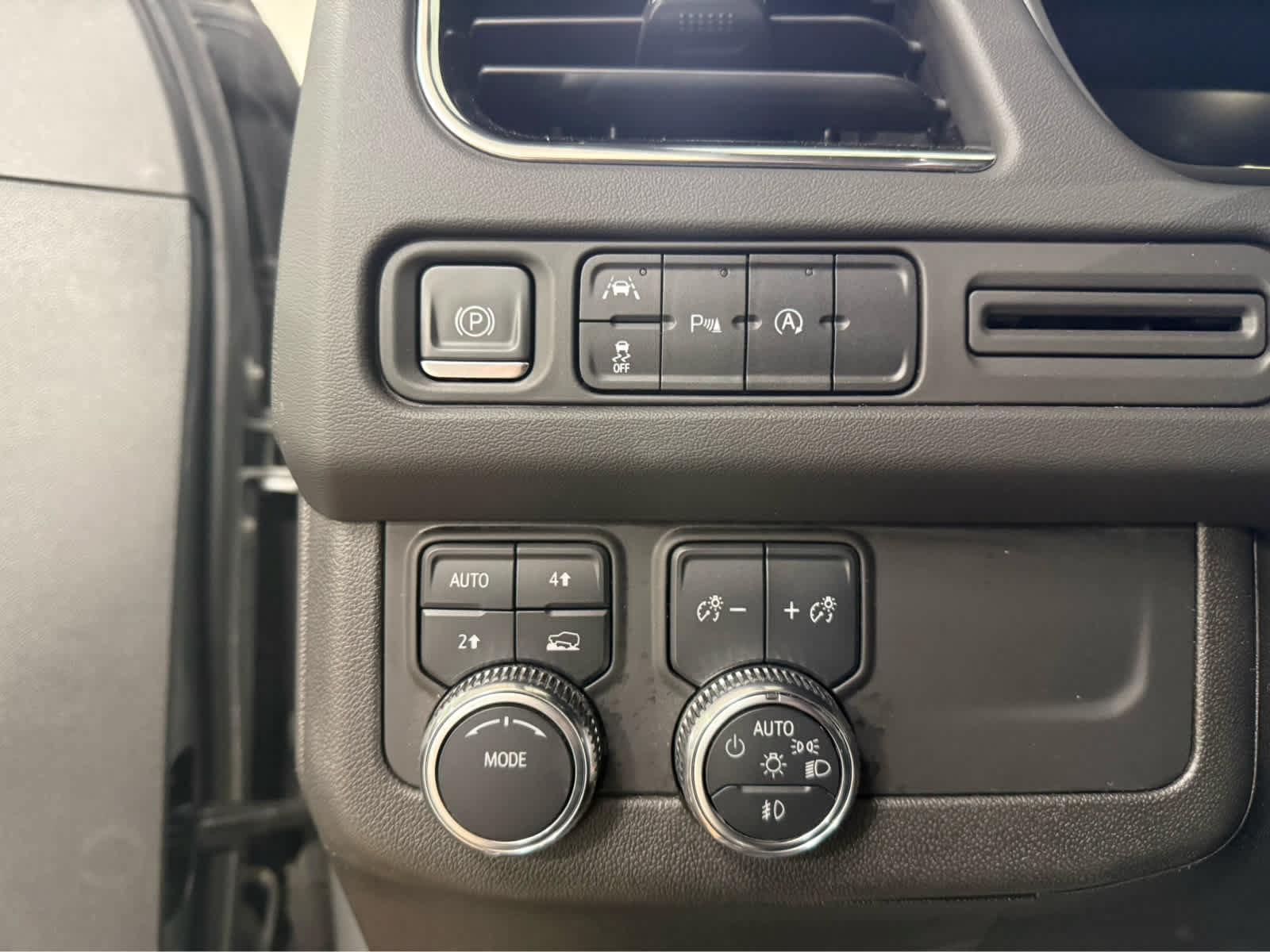 Used 2023 GMC Yukon XL SLT AWD/4WD image 24