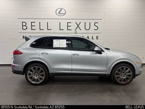 Used 2018 Porsche Cayenne AWD/4WD image 3
