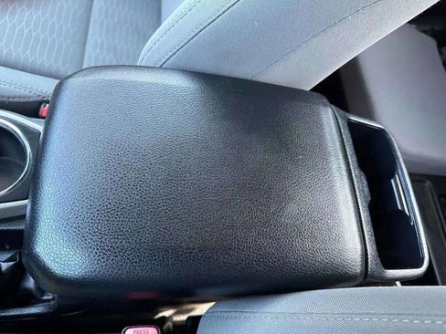 Used 2018 Toyota Tacoma SR5 image 21