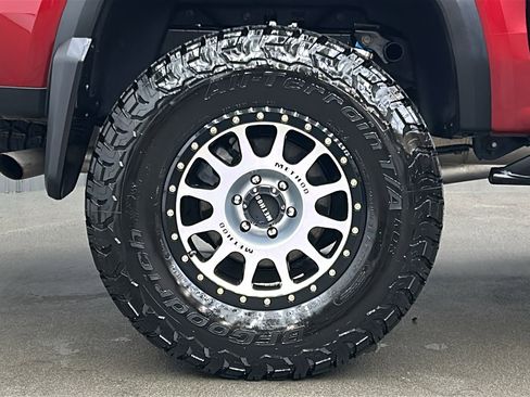 Used 2024 GMC Canyon AT4X image 11