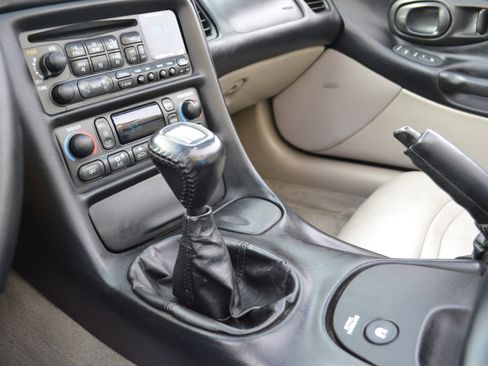 Used 2000 Chevrolet Corvette Convertible w/ Memory Pkg image 22