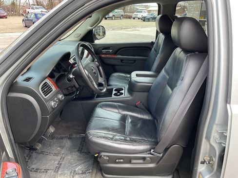 Used 2011 GMC Yukon XL SLT image 17