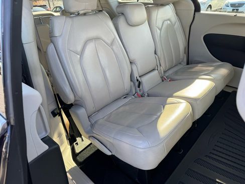 Used 2017 Chrysler Pacifica Touring-L Plus w/ Advanced Safetytec Group image 14