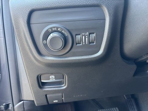 Used 2022 Jeep Grand Cherokee Altitude image 31