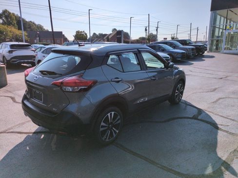 Used 2018 Nissan Kicks SV FWD image 7