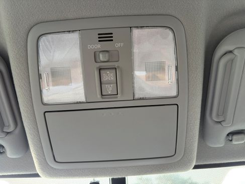 Used 2010 Toyota RAV4 Limited AWD/4WD image 58