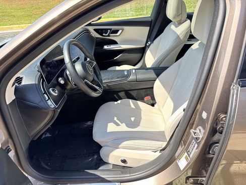 Used 2025 Mercedes-Benz E 350 4MATIC Sedan image 6