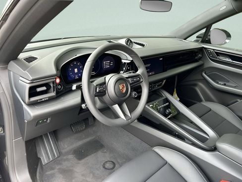 Certified 2025 Porsche Macan Electric image 4