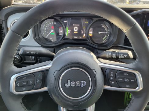 Used 2025 Jeep Wrangler Unlimited Sahara AWD/4WD image 8