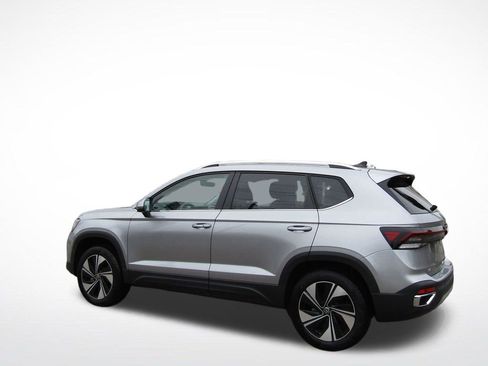 New 2026 Volkswagen Taos SE AWD/4WD image 1