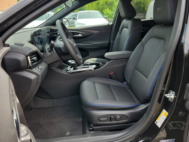 New 2026 Buick Envista Sport Touring w/ Convenience I Package FWD image 12