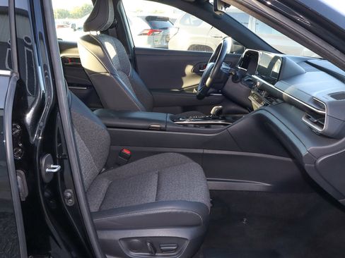 Used 2024 Toyota Crown XLE image 23