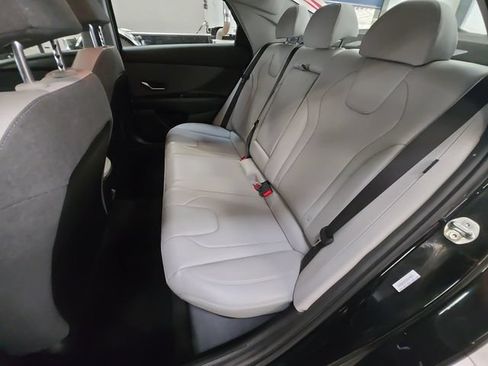Certified 2025 Hyundai Elantra Limited FWD image 22