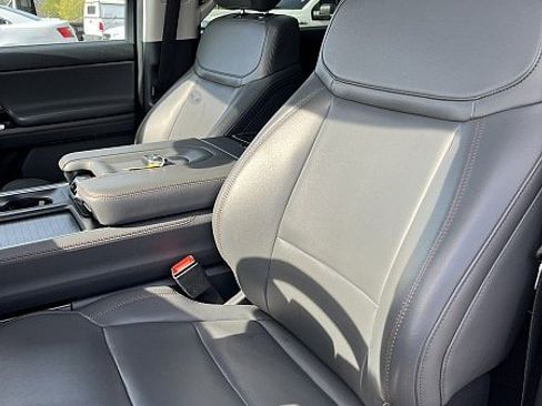 Used 2025 Ford Expedition Active image 11