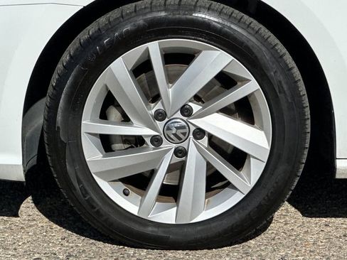 Used 2018 Volkswagen Passat 2.0T SE image 25