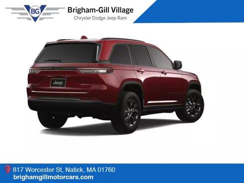 Used 2025 Jeep Grand Cherokee Altitude AWD/4WD image 3