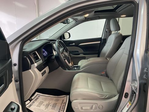 Used 2015 Toyota Highlander XLE AWD/4WD image 23