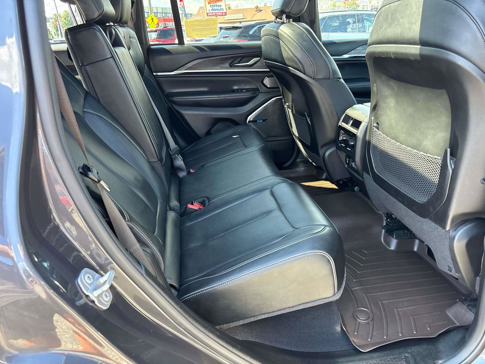 Used 2022 Jeep Grand Cherokee Overland AWD/4WD image 18